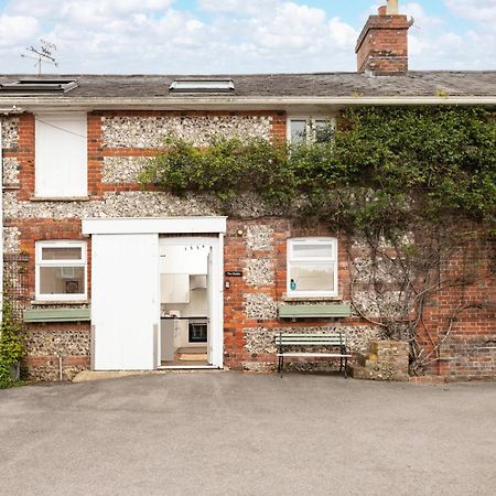 The Stable—Historic Property In Downwood Vineyard Бландфорд-Форум Екстер'єр фото
